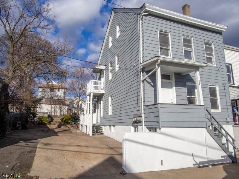 108 Sheridan Ave - Photo 1
