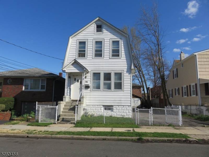 716 Essex Ave - Photo 1