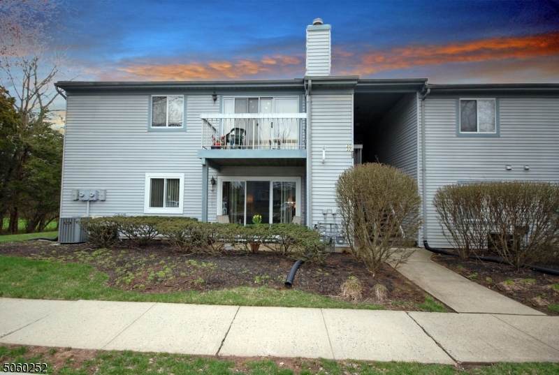 29 Beaconsfield Pl - Photo 1