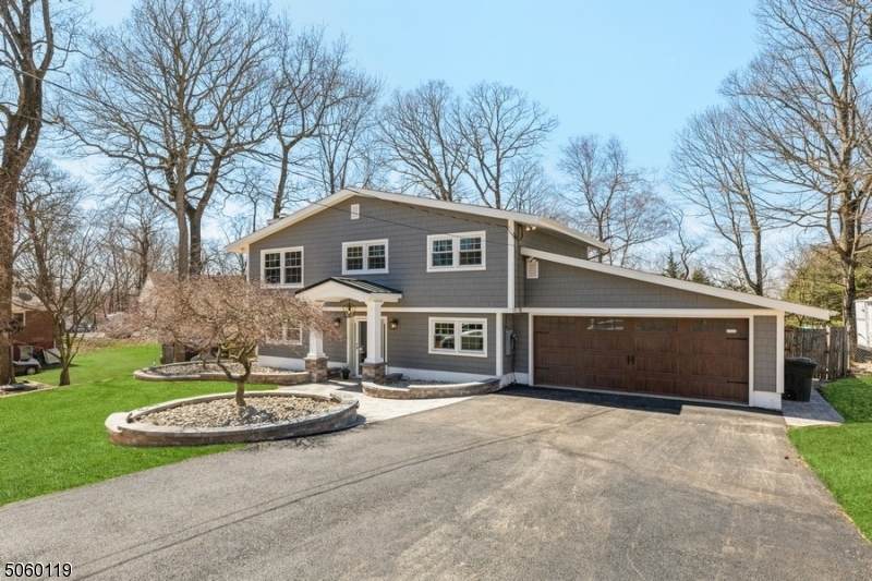 553 Eric Ln - Photo 1