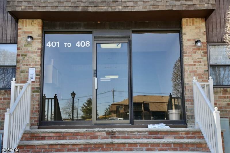 405 Sharon Ct - Photo 1