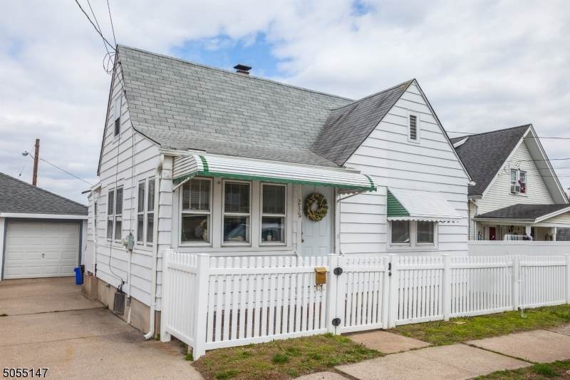 239 N Feltus St - Photo 1