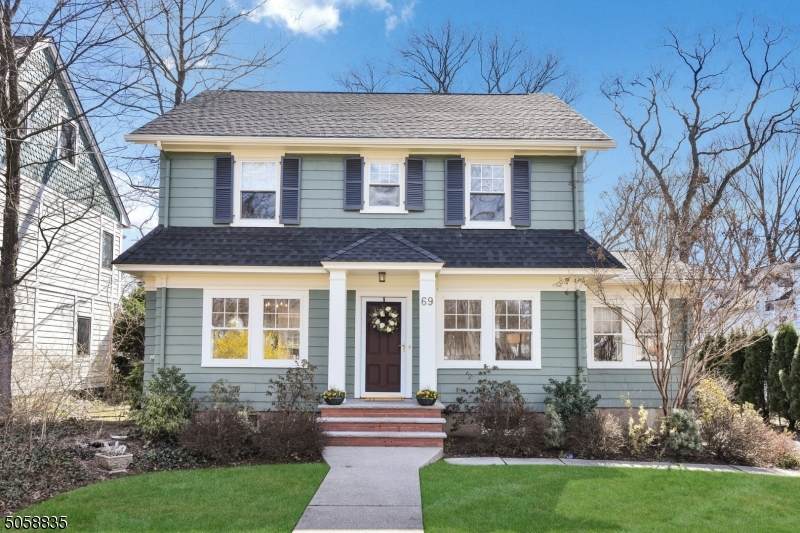 69 Essex Ave - Photo 1