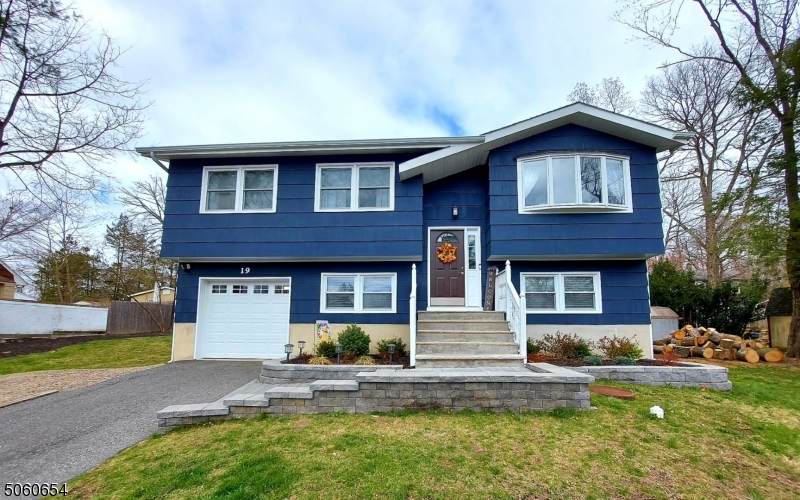 19 Selma Blvd - Photo 1