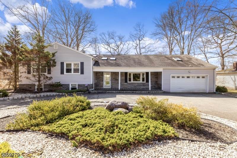 585 Lynne Dr - Photo 1