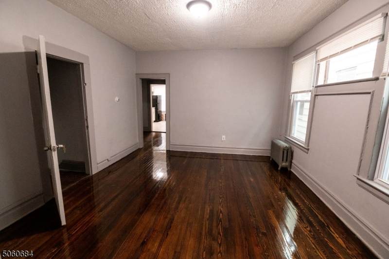 182 22nd St - Photo 1
