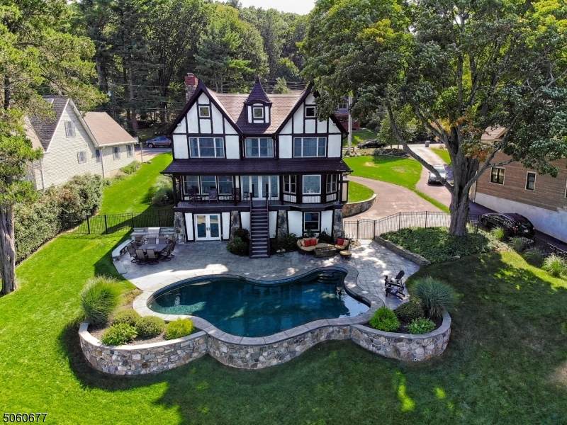 72 Maple Pkwy - Photo 1