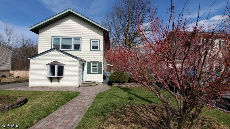 136 River Dr - Photo 1