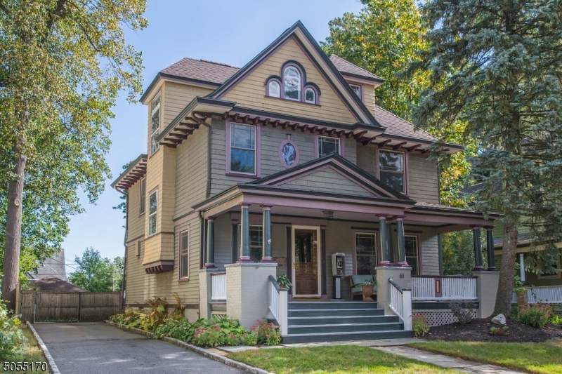 61 Montclair Ave - Photo 1