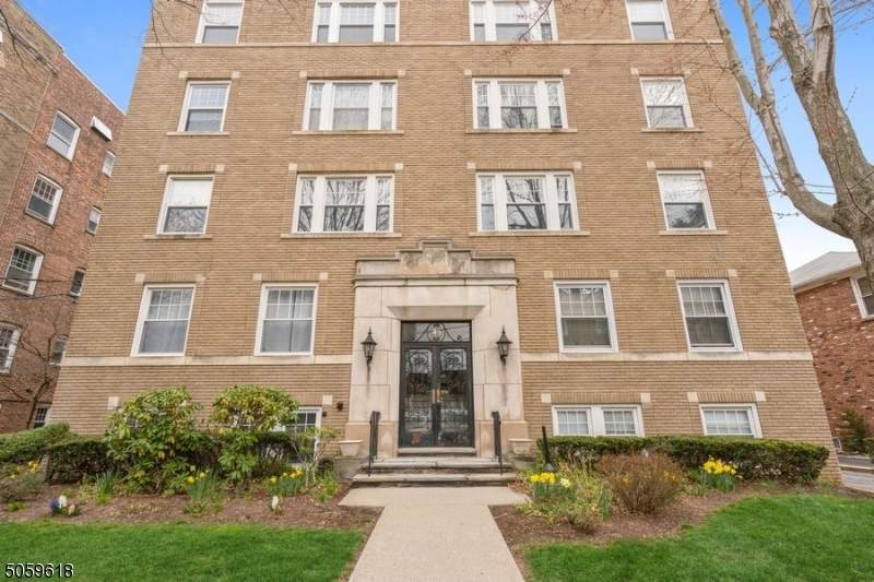 45 Park Ave Unit 44 - Photo 1