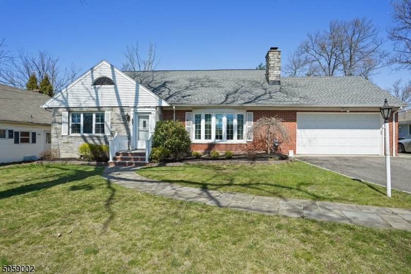 27 Lessing Rd - Photo 1