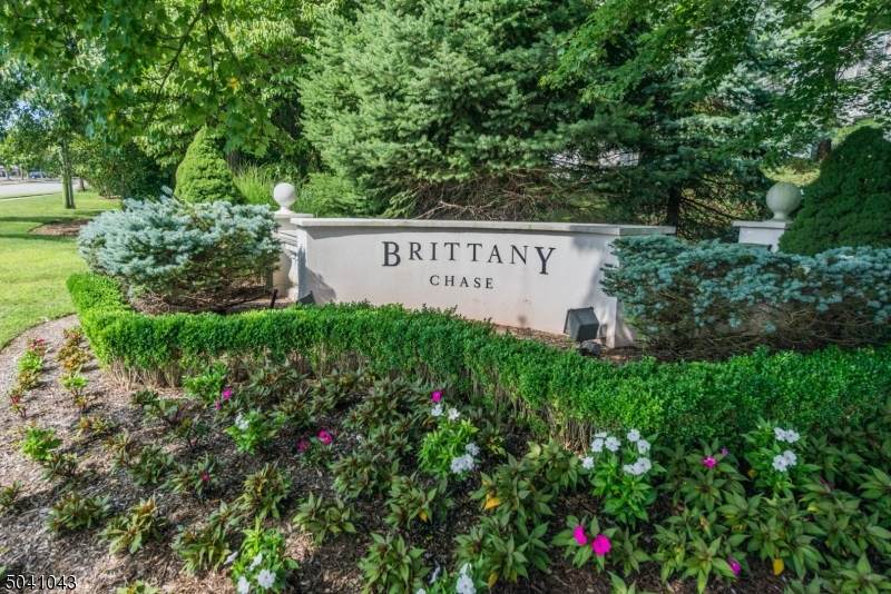 1218 Brittany Dr - Photo 1