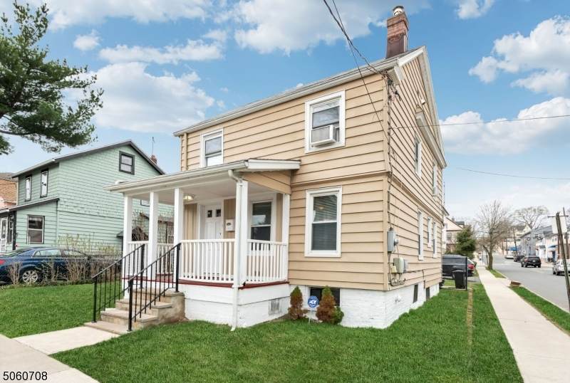 171 Stephens St - Photo 1
