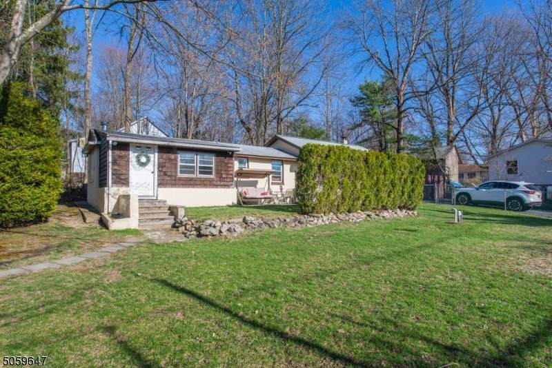 754 Warwick Tpke - Photo 1