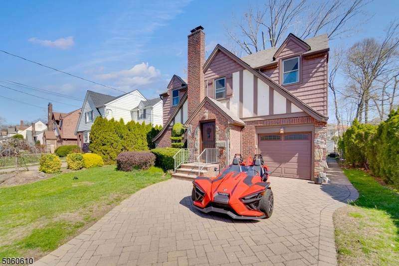 138 Ross Ave - Photo 1