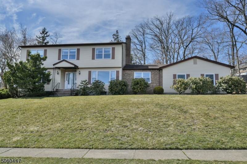 63 Howe Ave - Photo 1