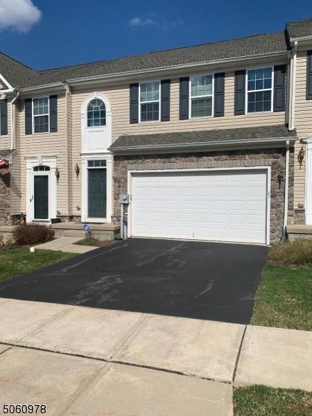 61 Washington Square Cir - Photo 1