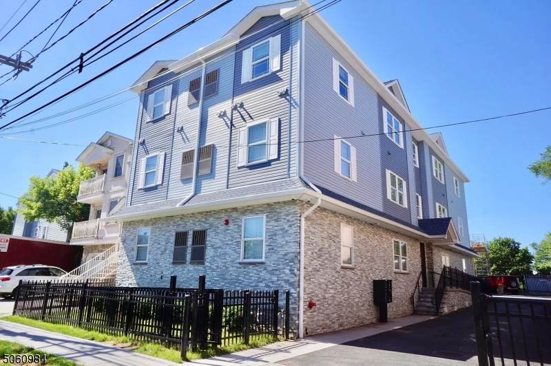 1110 Magnolia Ave - Photo 1