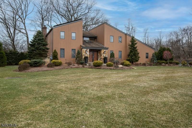 16 Winchester Dr - Photo 1
