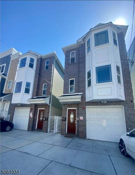 130 New York Ave - Photo 1
