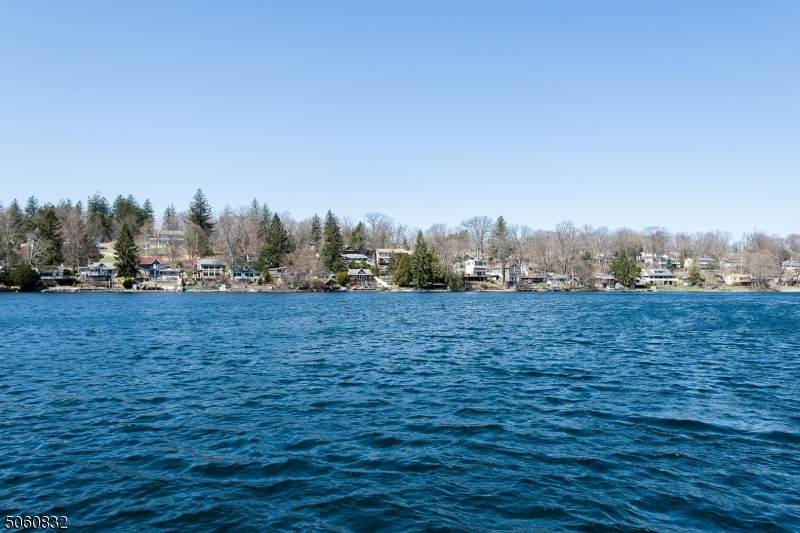 49 Lakeview Dr - Photo 1