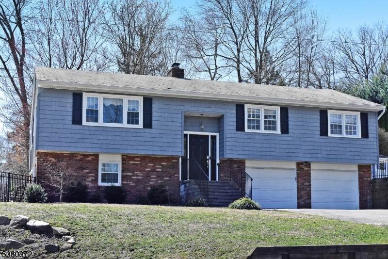 5 Hickory Pl - Photo 1