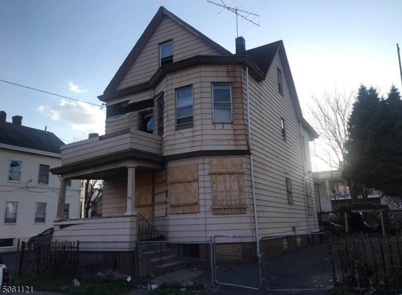 432 E 19th St - Photo 1