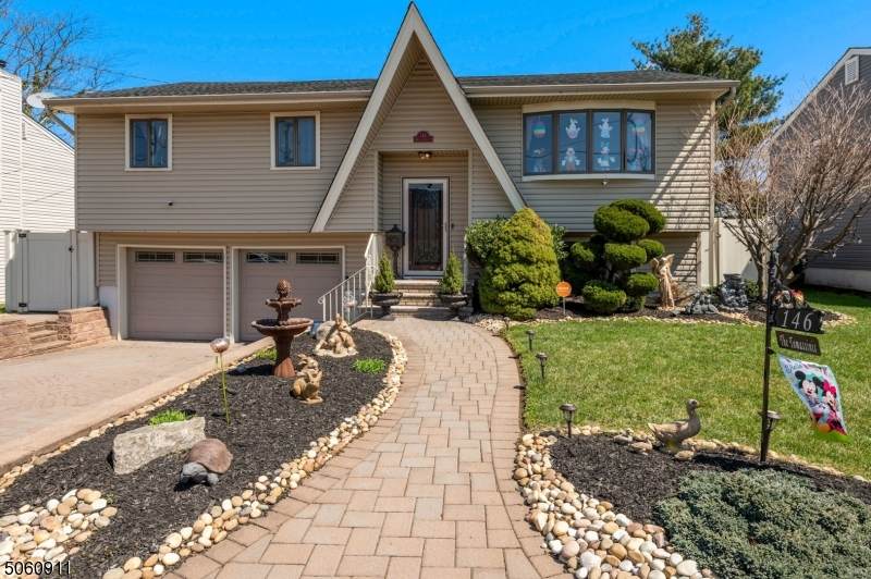 146 Russell St - Photo 1