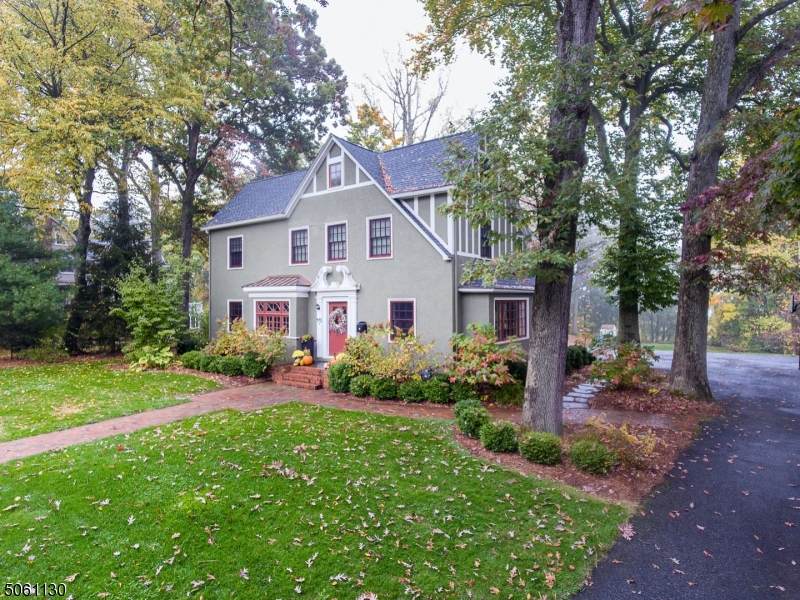 470 Morris Ave - Photo 1
