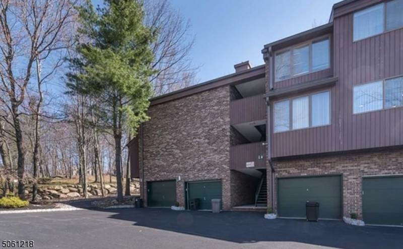 137 Indian Hollow Ct - Photo 1