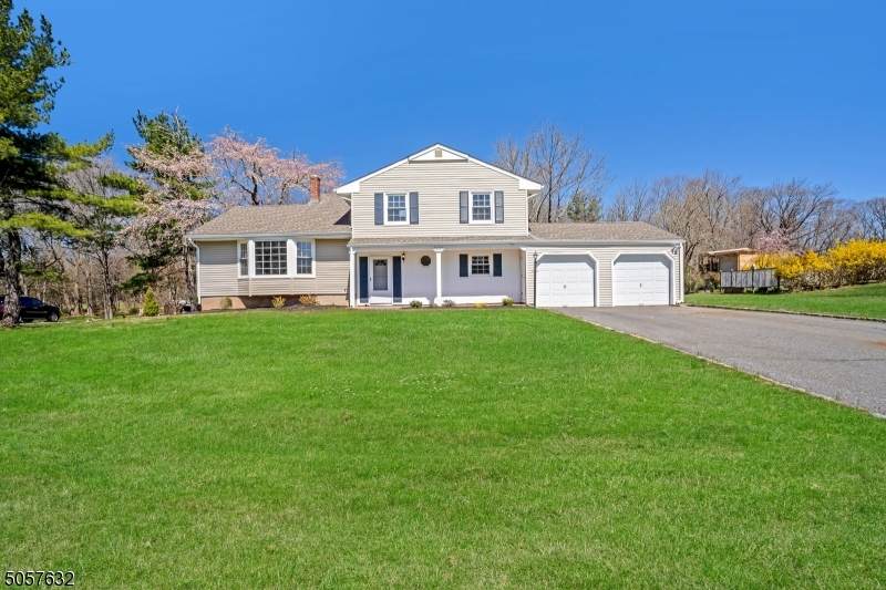 319 Goldfinch Dr - Photo 1