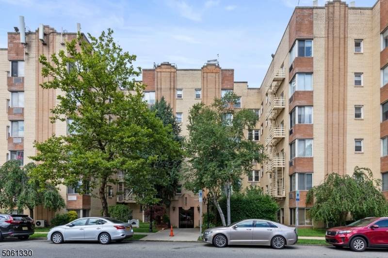 19 Lyons Ave - Photo 1