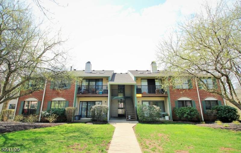 140 Irving Pl - Photo 1