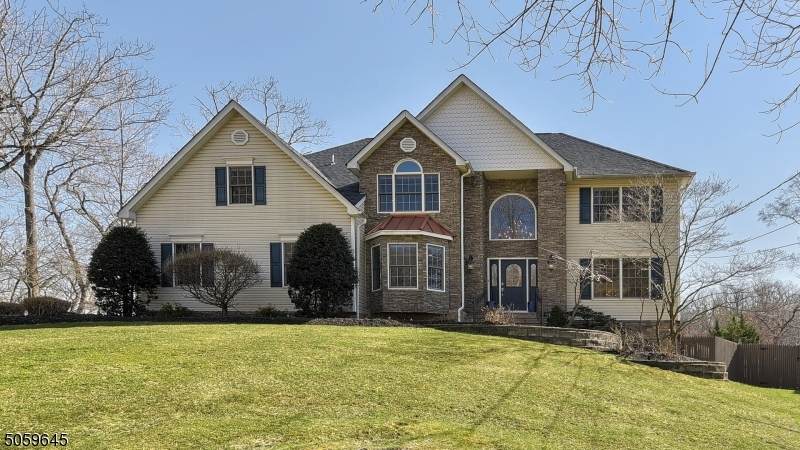 185 Summit Ave - Photo 1