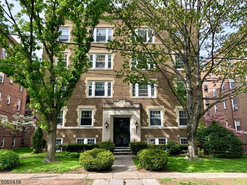 49 Park Ave - Photo 1