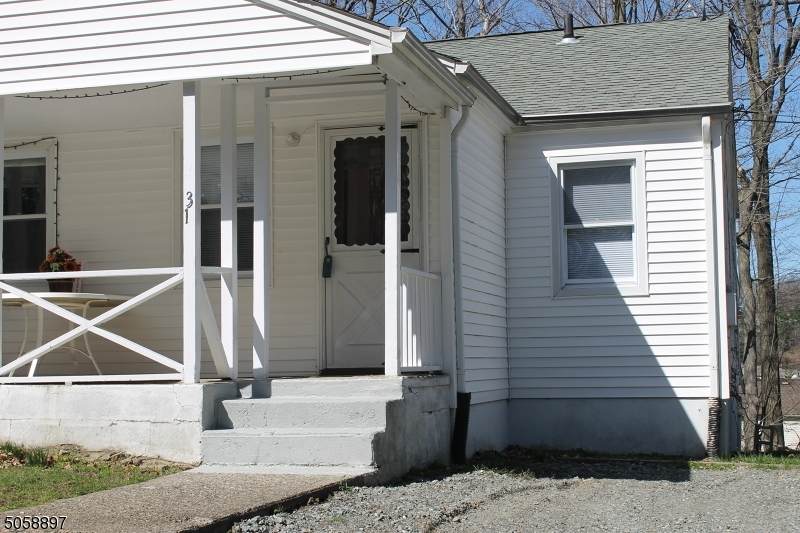 31 Woodlawn Ter - Photo 1