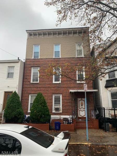 27 Rowland St - Photo 1