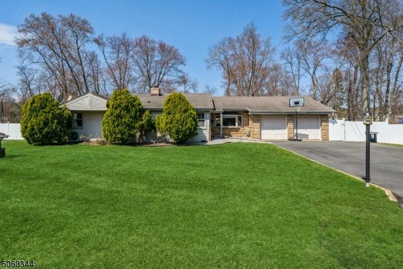 9 Mekeel Dr - Photo 1