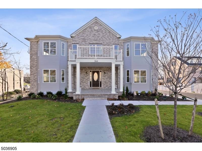 344 Plainfield Ave - Photo 1