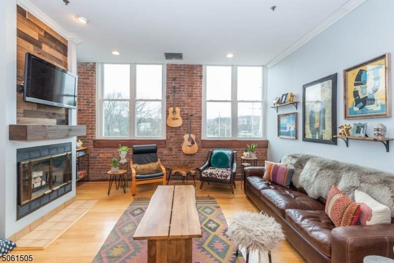 240 Main St Unit 304 - Photo 1