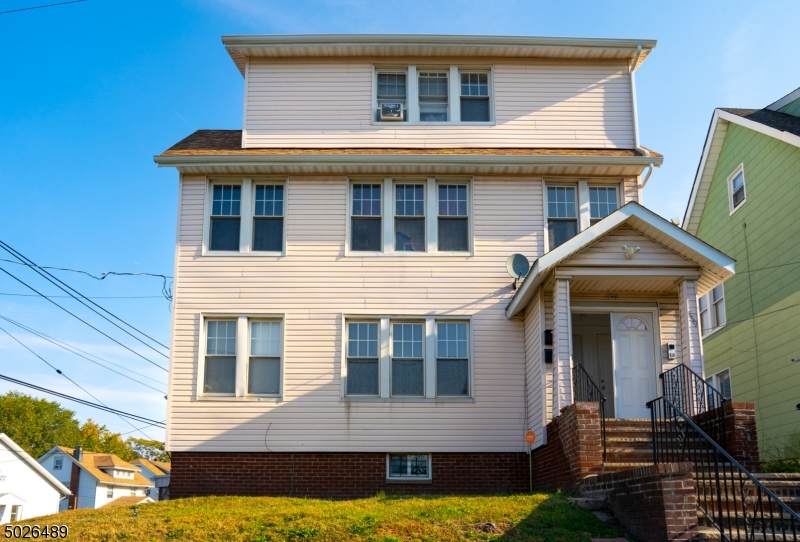 859 Chancellor Ave - Photo 1