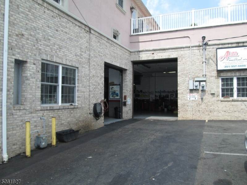 525 Elm St - Photo 1