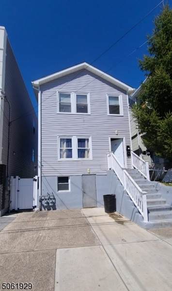 189 12th Ave - Photo 1