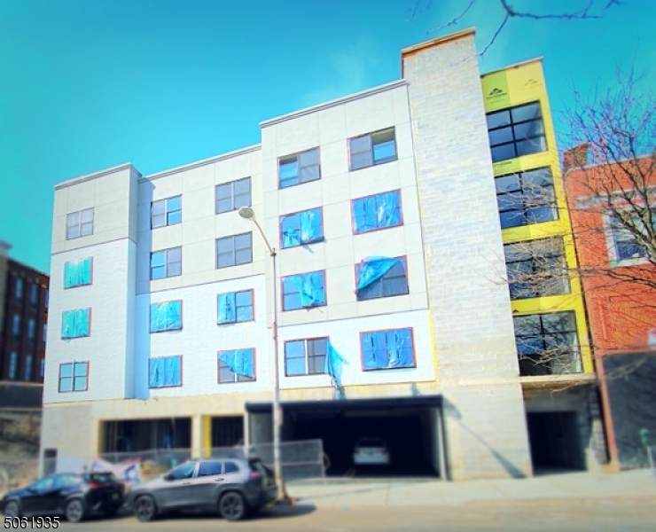 185 Broadway - Photo 1