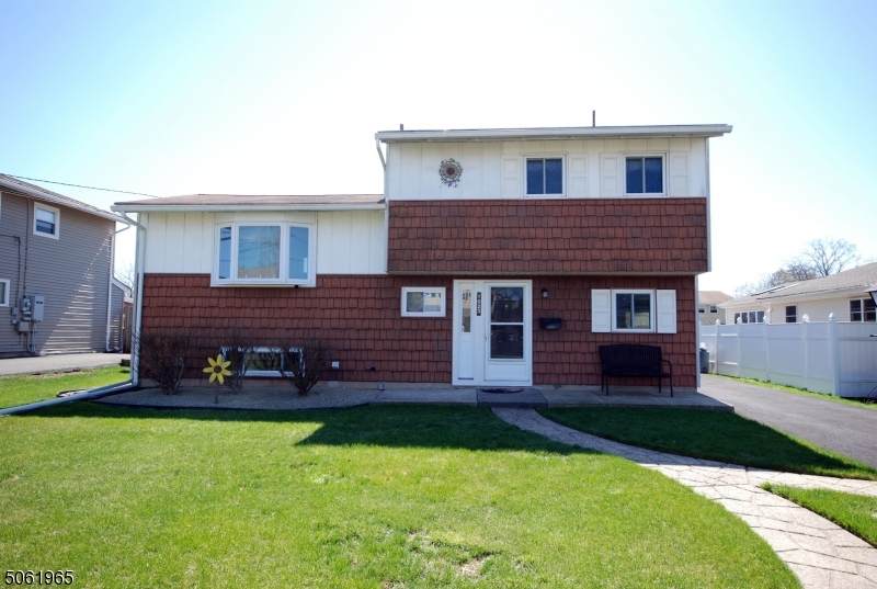 1023 Arnold Ave - Photo 1