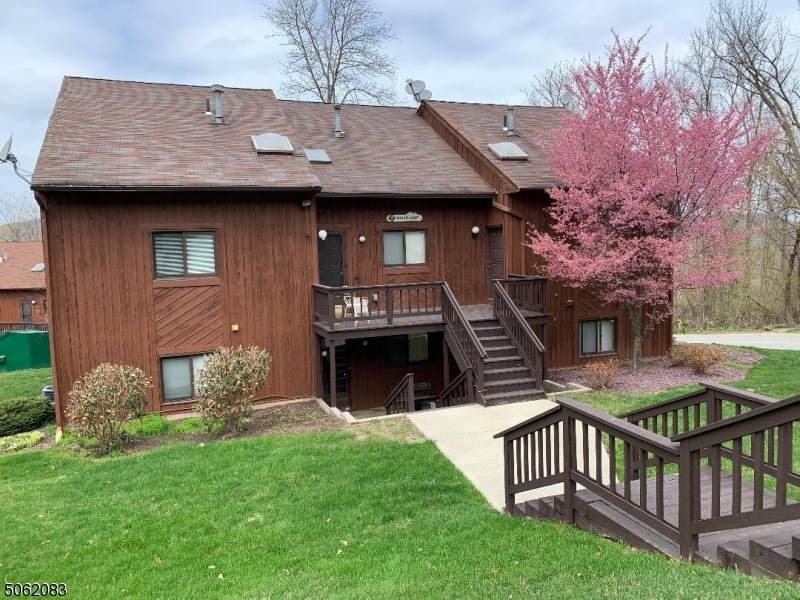 9 Sugar Loaf Ct 3 - Photo 1