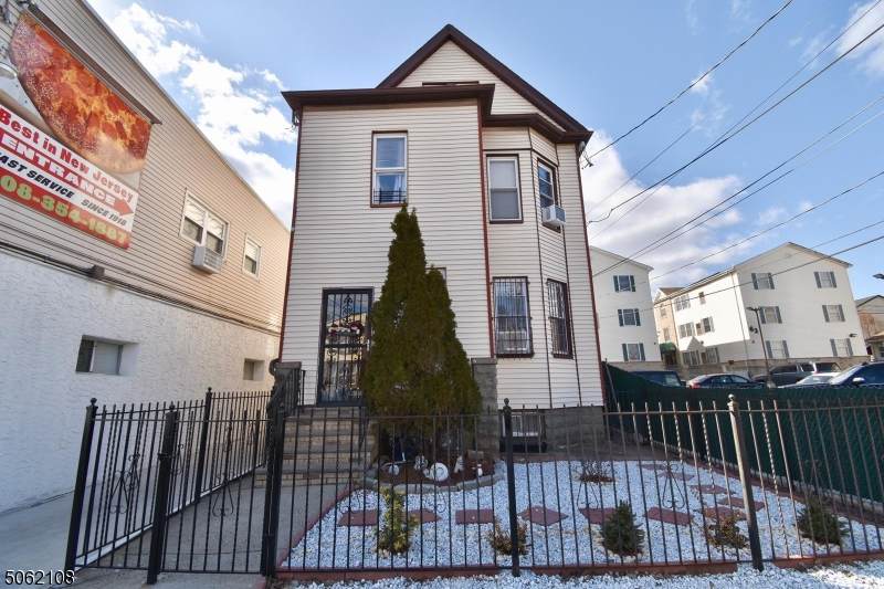 637 S Broad St - Photo 1