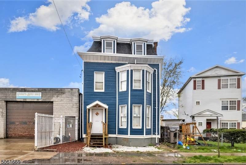 89 Park St - Photo 1