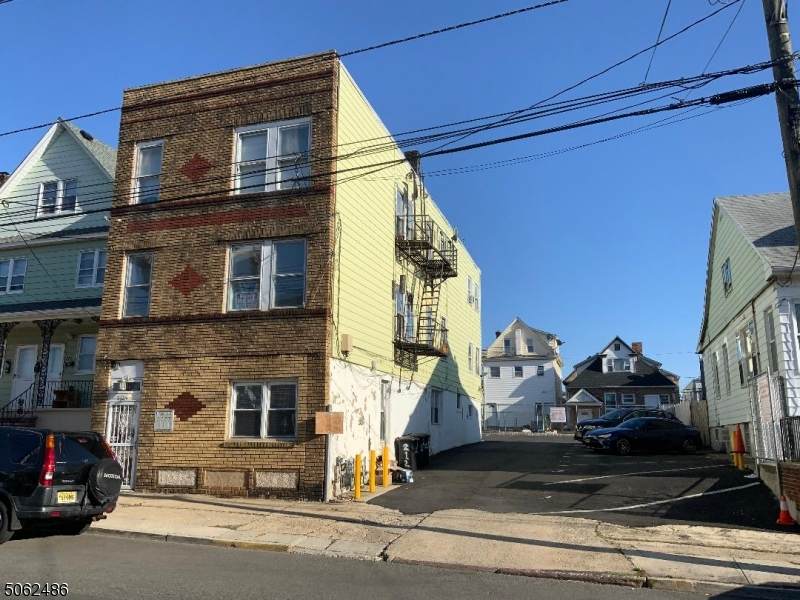 212 John St - Photo 1