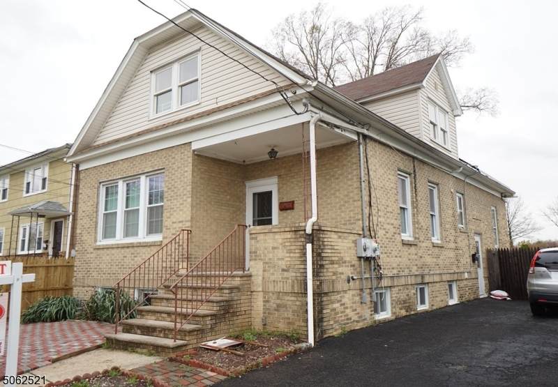 1117 Woodlawn Ave - Photo 1